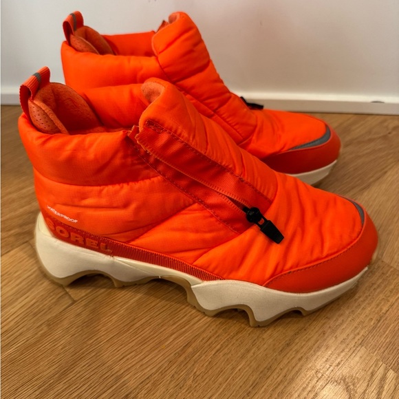 Sorel Women Bright Orange Boots waterproof - Picture 2 of 5